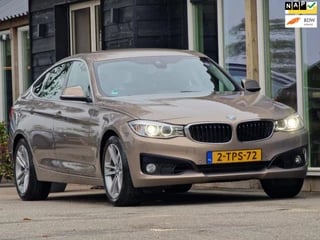 BMW 3-serie Gran Turismo 320i Executive (NL-Auto / Trekhaak / Sportstoelen / Navigatie breed / Climate / Cruise / Camera / PDC)