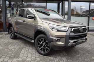 Hoofdafbeelding Toyota Hilux Toyota Hilux 2.8 D-4D DUBBEL CABIN INVINCIBLE A/T AUF LAGER/ ON STOCK