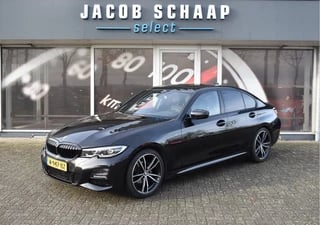 BMW 3 Serie 318i M-Sport Business / Pano-Schuifdak / 19" LMV / Verwarmb. stoelen / Privacy glas / Parking pack