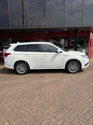 Hoofdafbeelding Mitsubishi Outlander Mitsubishi Outlander 2.4 PHEV PURE