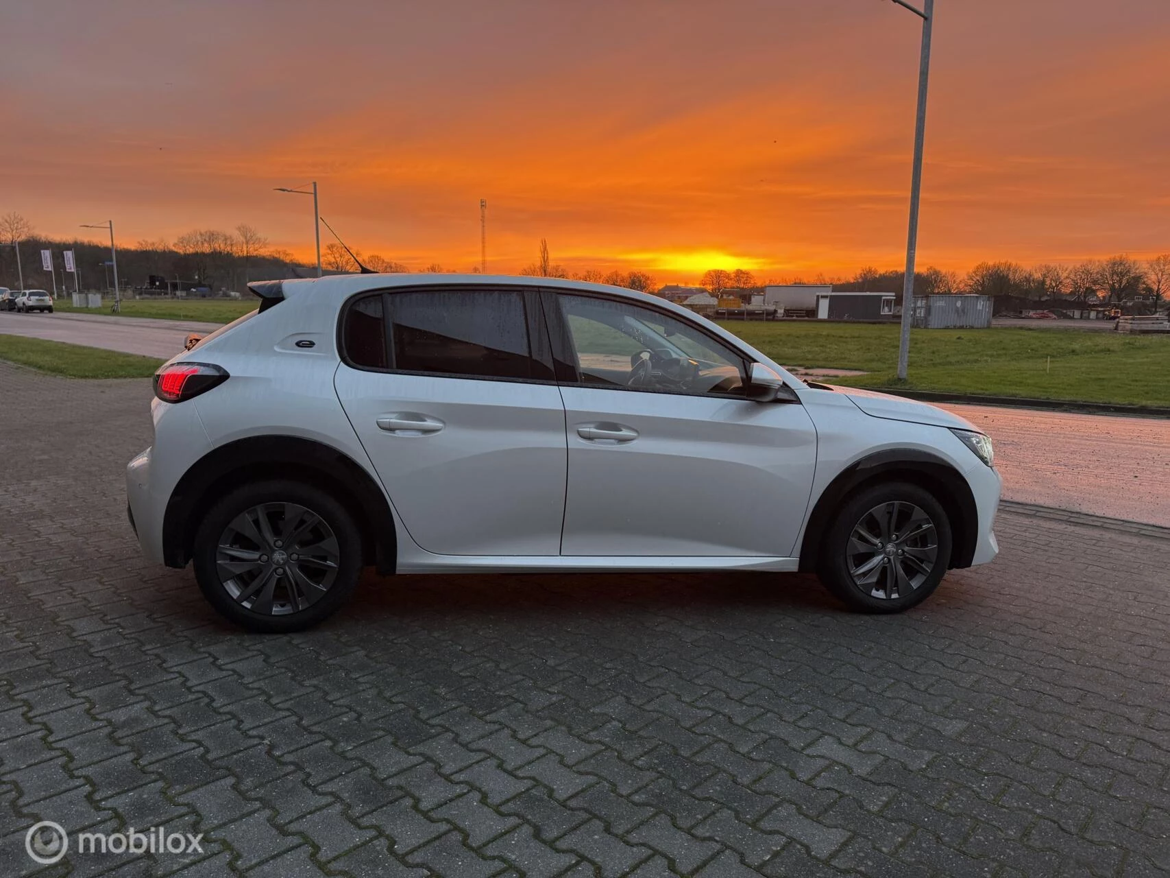 Hoofdafbeelding Peugeot e-208