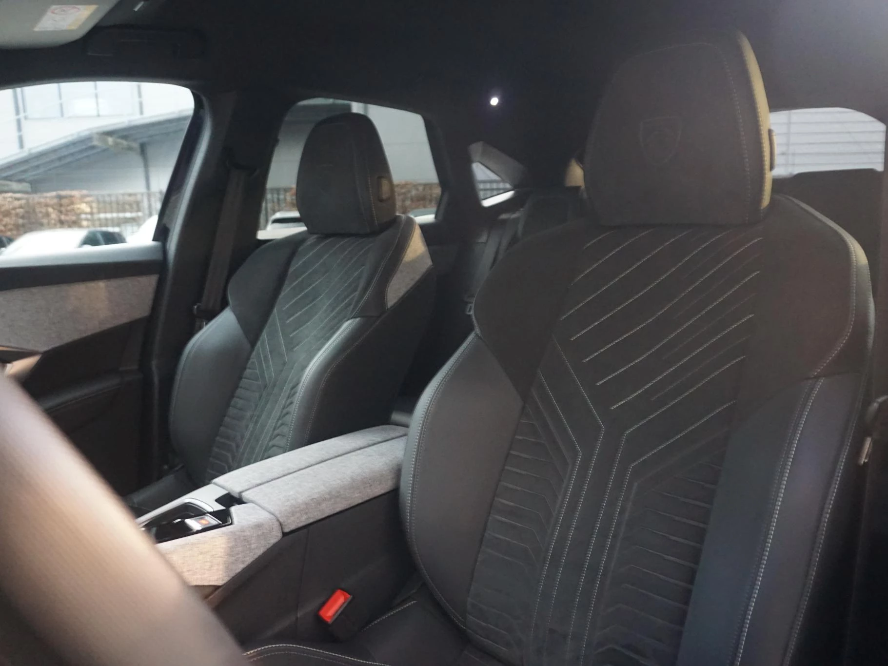 Hoofdafbeelding Peugeot e-3008