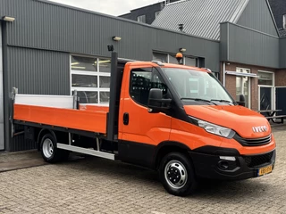 Hoofdafbeelding Iveco Daily Iveco Daily 35C14 2.3 375 Laadklep 500kg Trekhaak 3500kg trekgewicht Airco 2-Persoons Open laadbak Pick-up P-up Bakwagen Telefoonverbinding 1e eigenaar Euro 6 Bpm vrij !!!