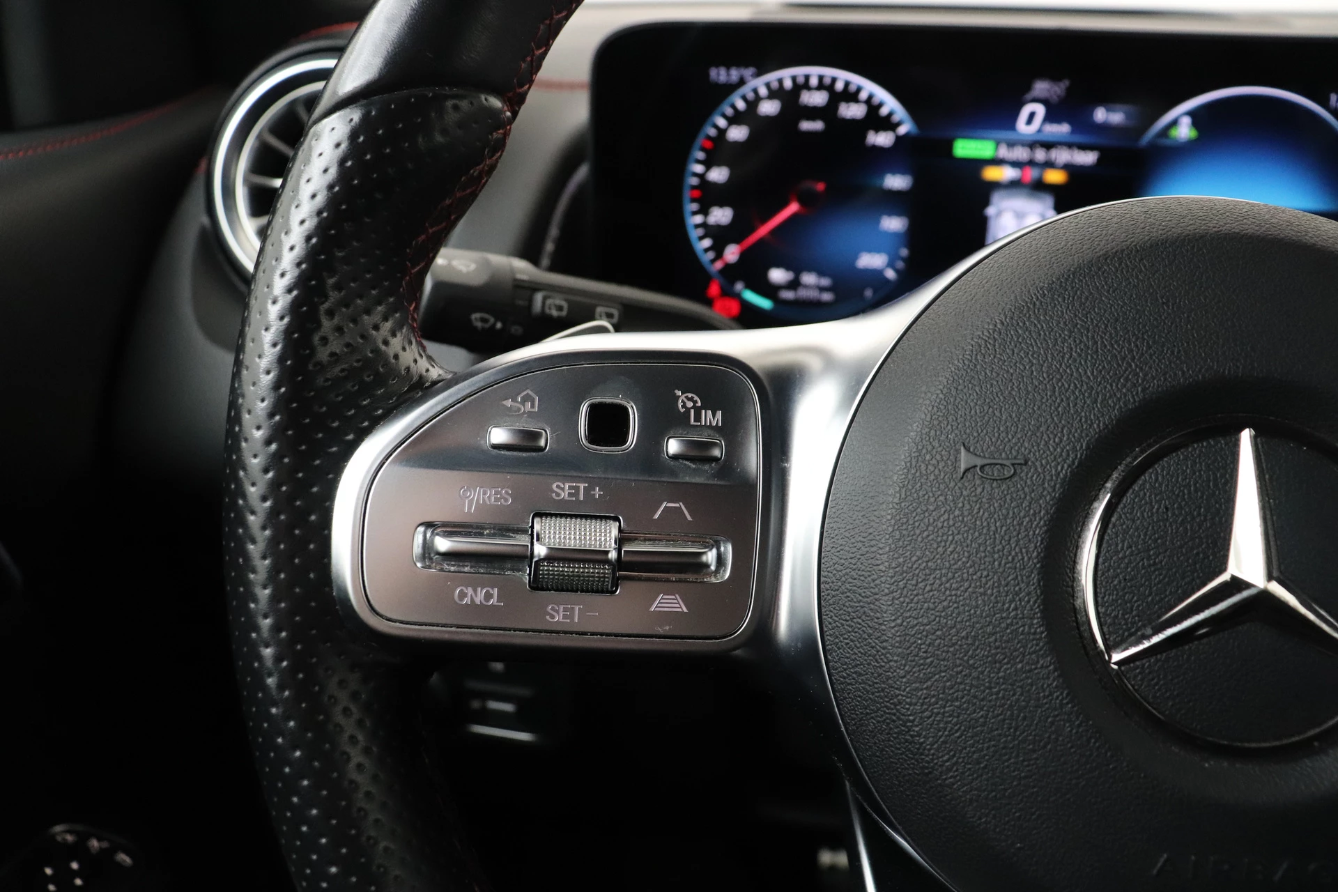 Hoofdafbeelding Mercedes-Benz EQB