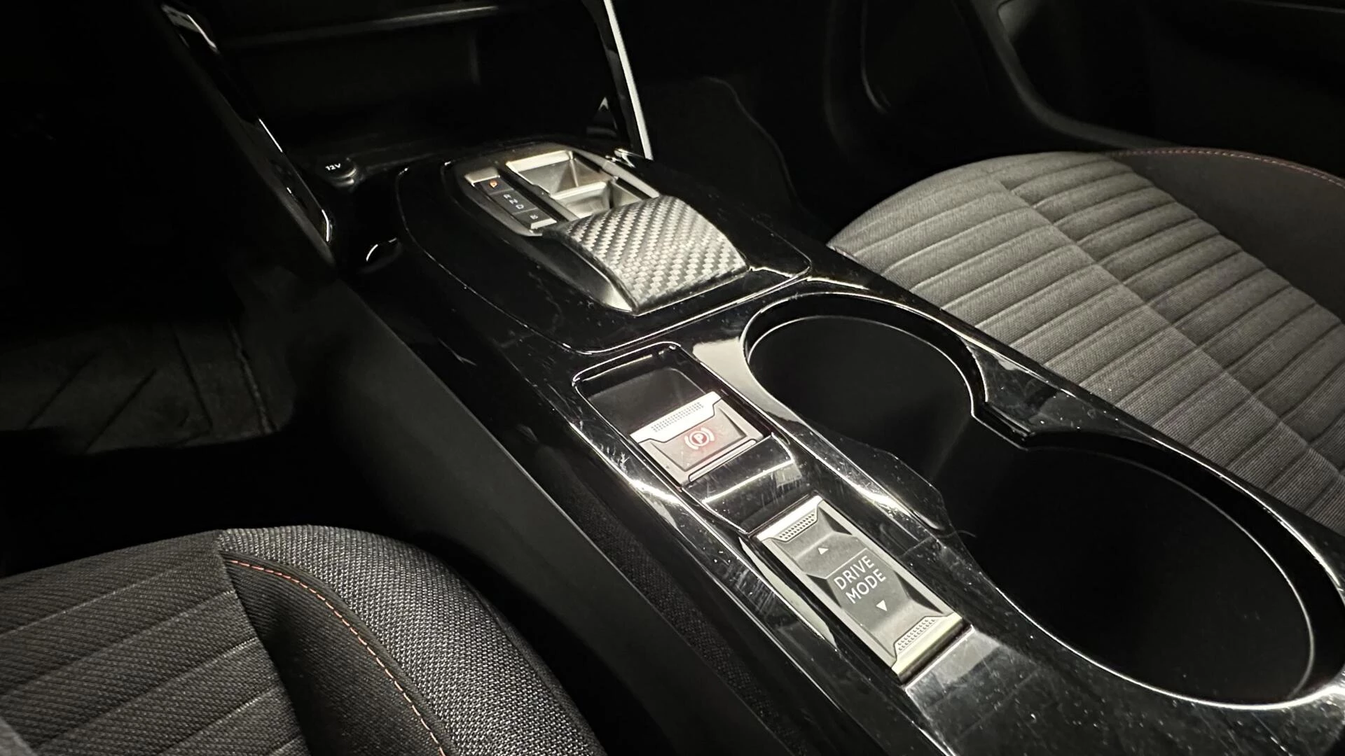 Hoofdafbeelding Peugeot e-208