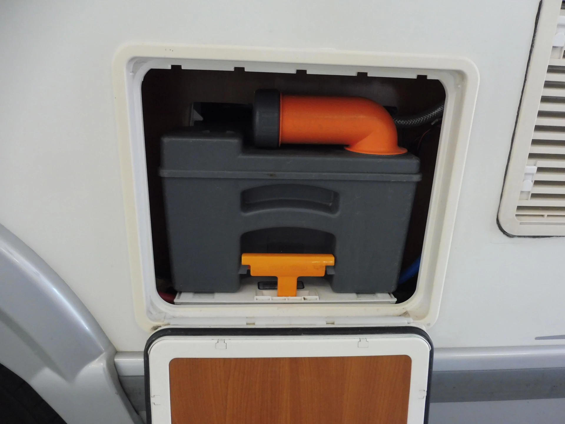 Hoofdafbeelding Challenger Mageo