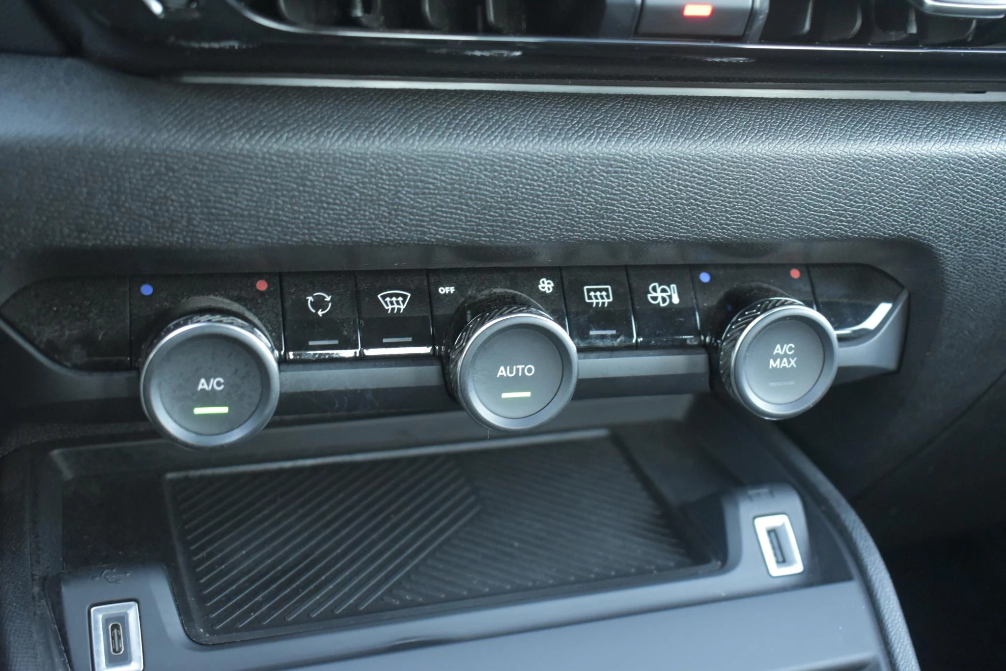 Hoofdafbeelding Citroën ë-C4 X