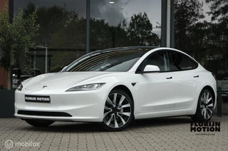 Tesla Model 3 Premium Long Range AWD 78 kWh | 19 inch Nova velgen | Stoelverwarming en koeling | Full self driving | Trekhaak | Pearl White Multi-coat | Autopilot |