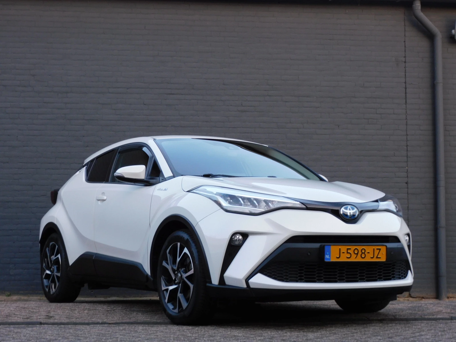 Hoofdafbeelding Toyota C-HR