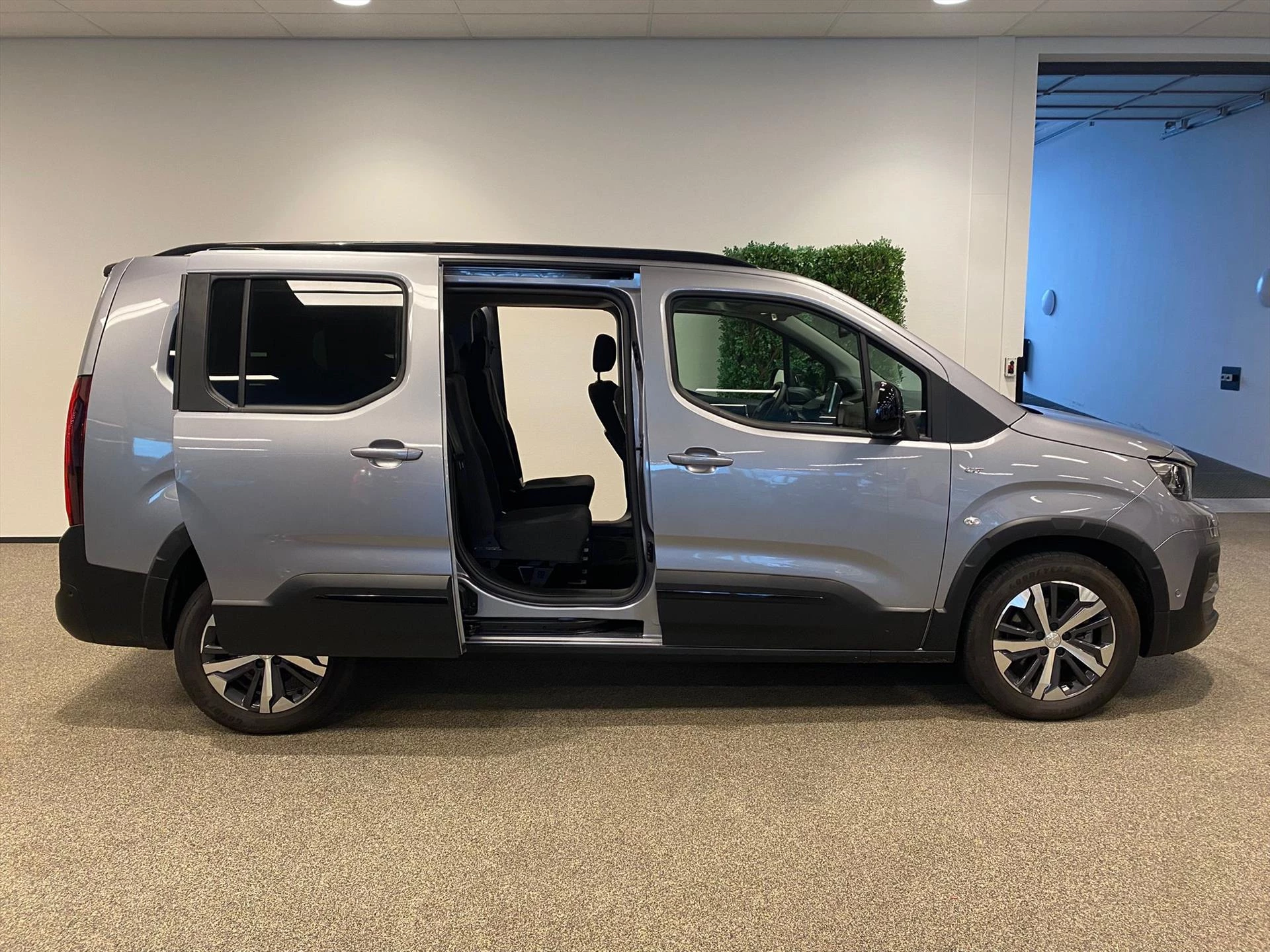 Hoofdafbeelding Peugeot e-Rifter