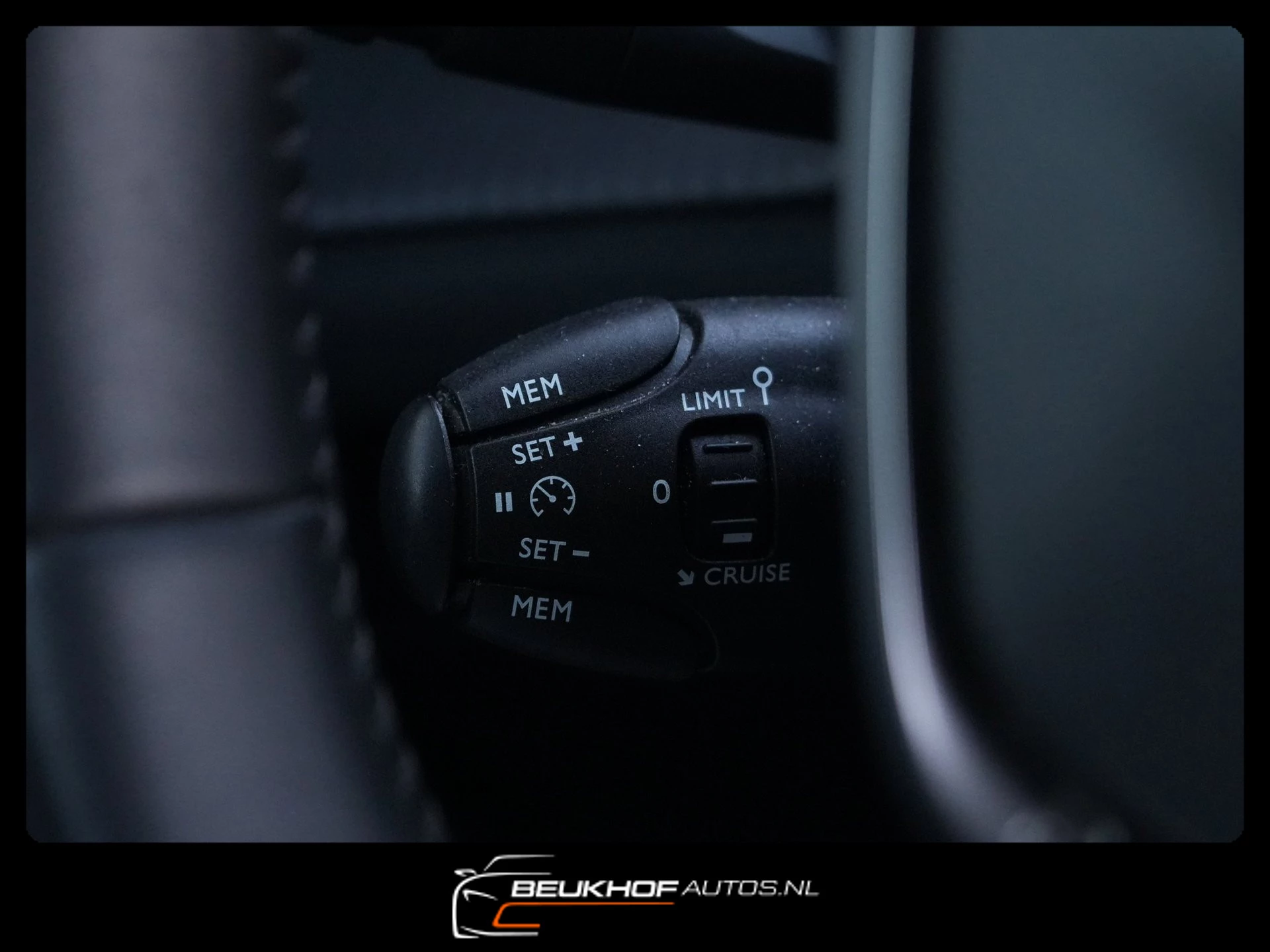 Hoofdafbeelding Peugeot e-2008