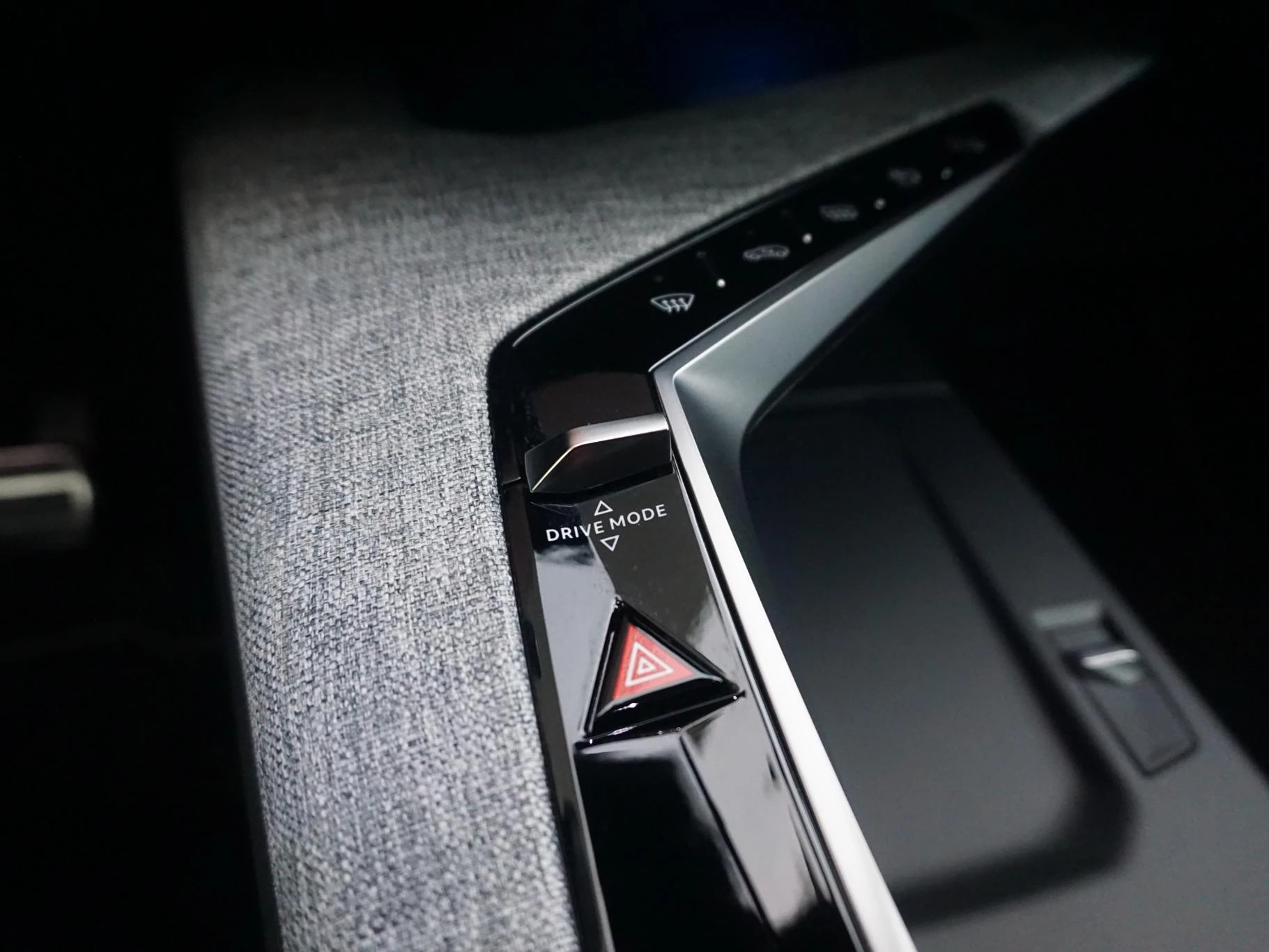 Hoofdafbeelding Peugeot e-3008