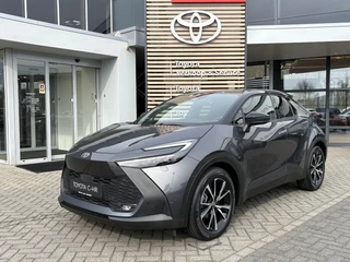 Toyota C-HR 1.8 HYBRID 140 FIRST-EDITION STOEL/STUURVERW PARK-SENSOREN ELEK-ACHTERKLEP BLIND-SPOT AD-CRUISE APPLE/ANDROID DRAADLOOS-LADEN LM-VELGEN DAB+ CAMERA