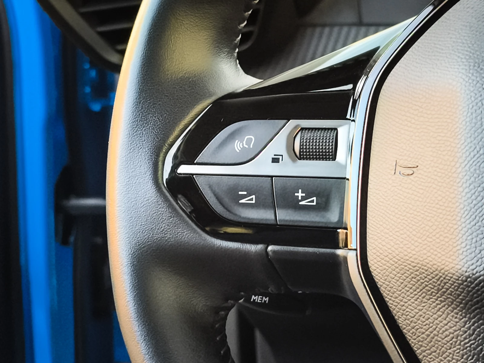 Hoofdafbeelding Peugeot e-2008