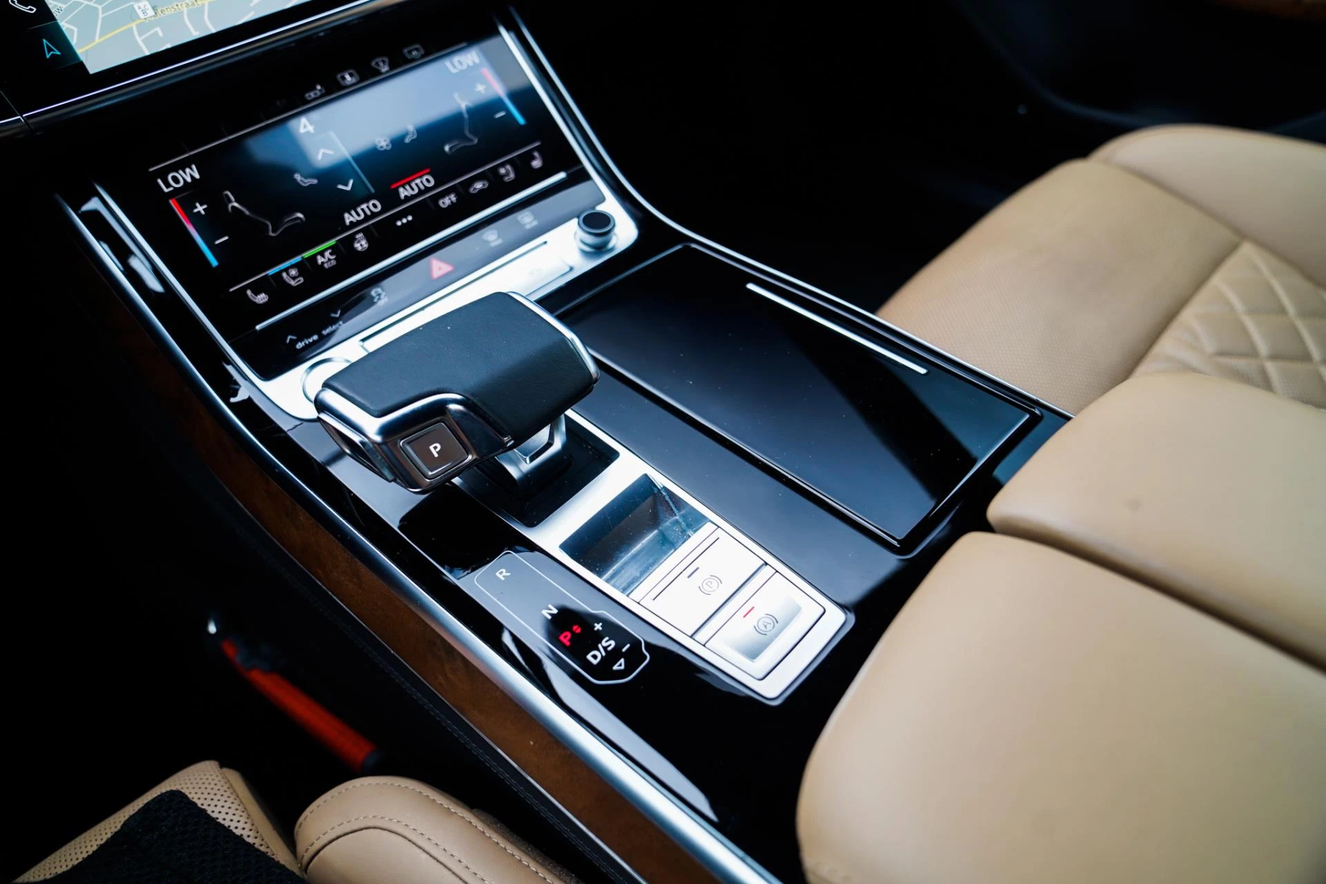 Hoofdafbeelding Audi A8