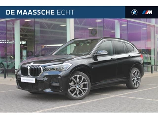 BMW X1 sDrive20i High Executive M Sport Automaat / Panoramadak / Sportstoelen / Achteruitrijcamera / Head-Up / M Sportonderstel / Stoelverwarming / LED