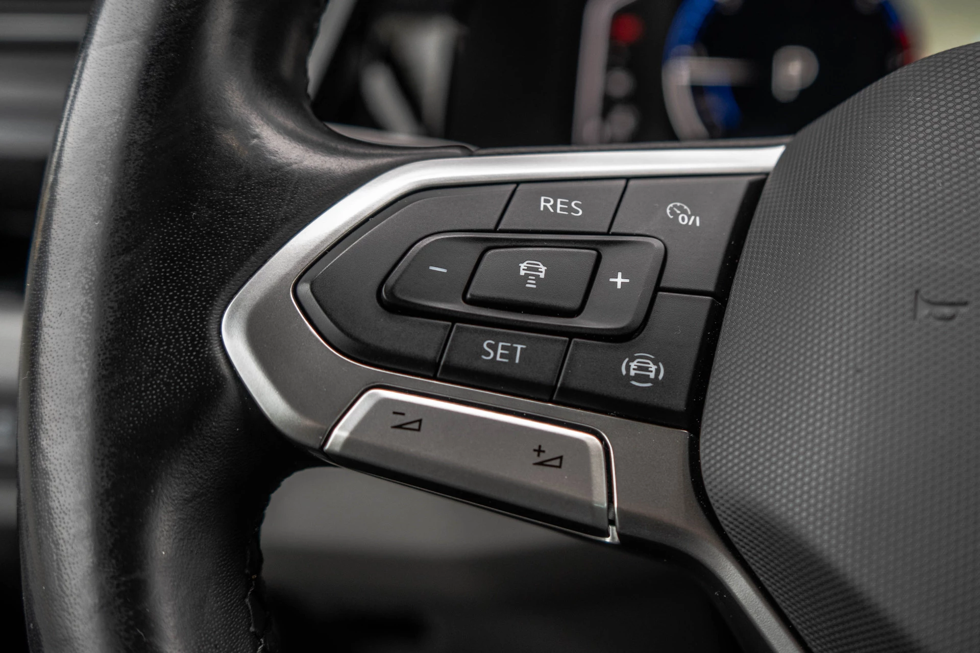 Hoofdafbeelding Volkswagen Carravelle | Automaat | Led | Camera | Carplay | Navi | Zijschuifdeur R+L | Adapt.Cruise | Trekhaak