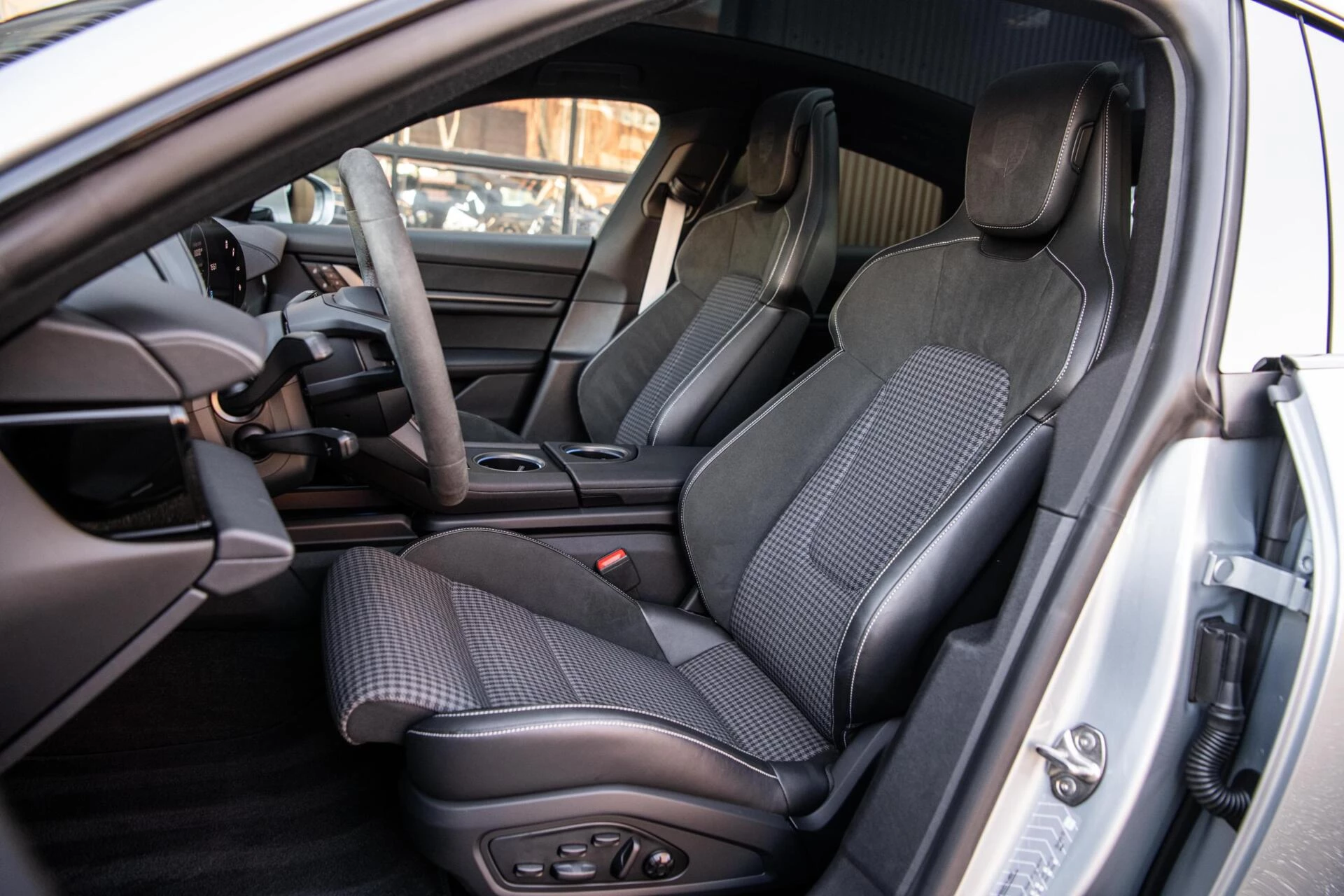 Hoofdafbeelding Porsche Taycan