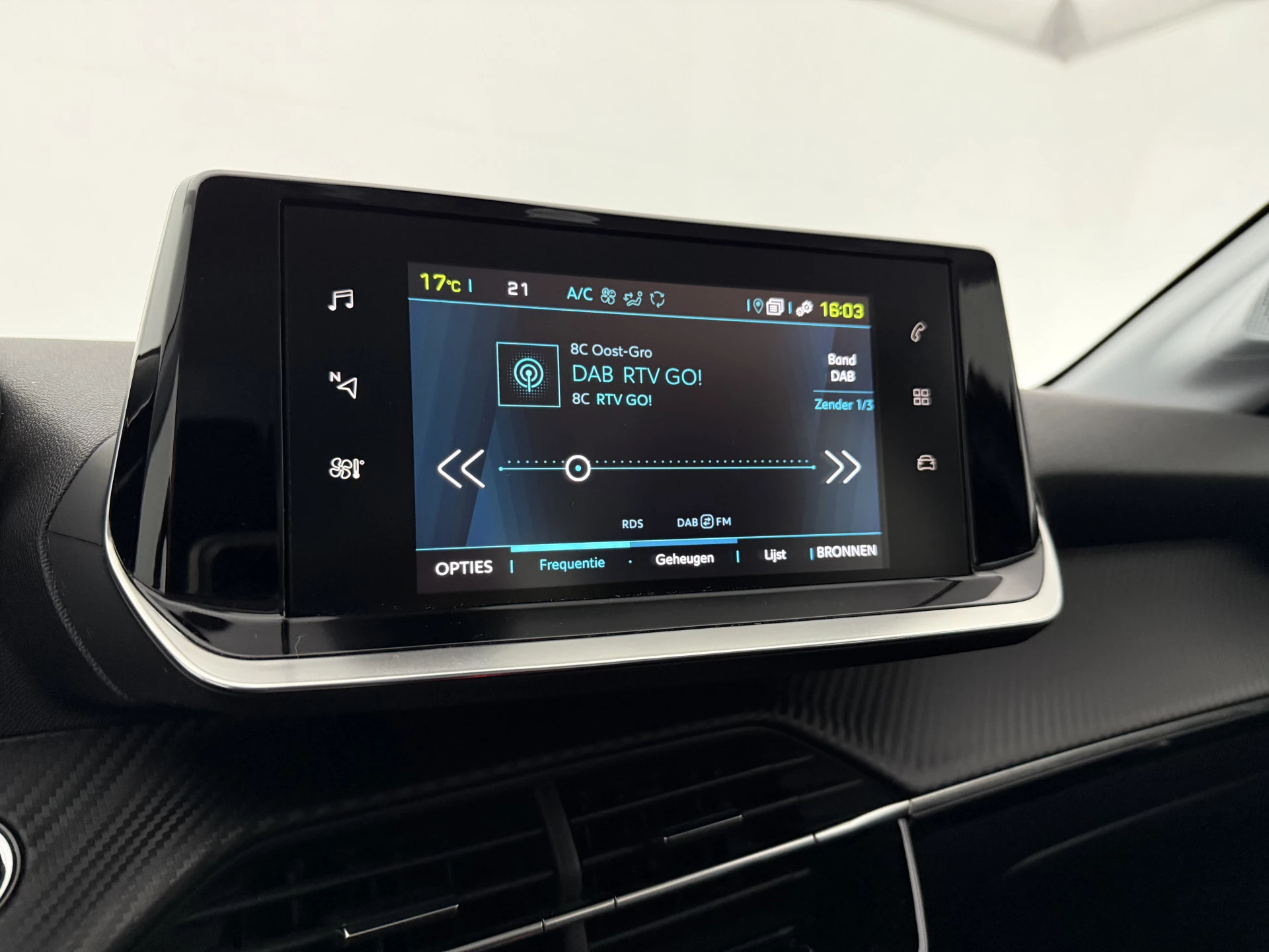Hoofdafbeelding Peugeot e-208
