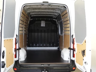 Renault Master T33 2.3 dCi 135PK L2H2 BPM VRIJ! Airco Cruise control Parkeersensoren Navigatie Trekhaak