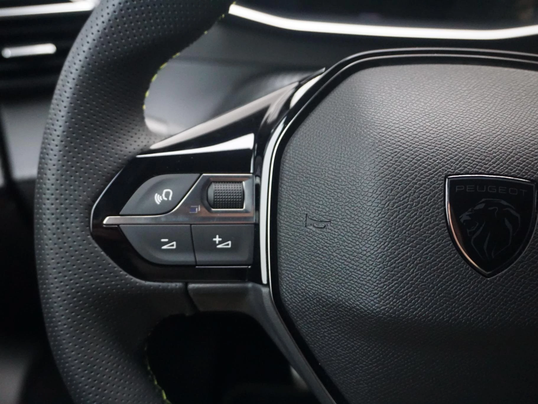 Hoofdafbeelding Peugeot e-2008