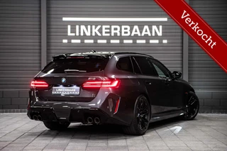 BMW 5-serie Touring M5 V8 Hybrid | Direct leverbaar | Pano | B&W | M Drive | NL auto |
