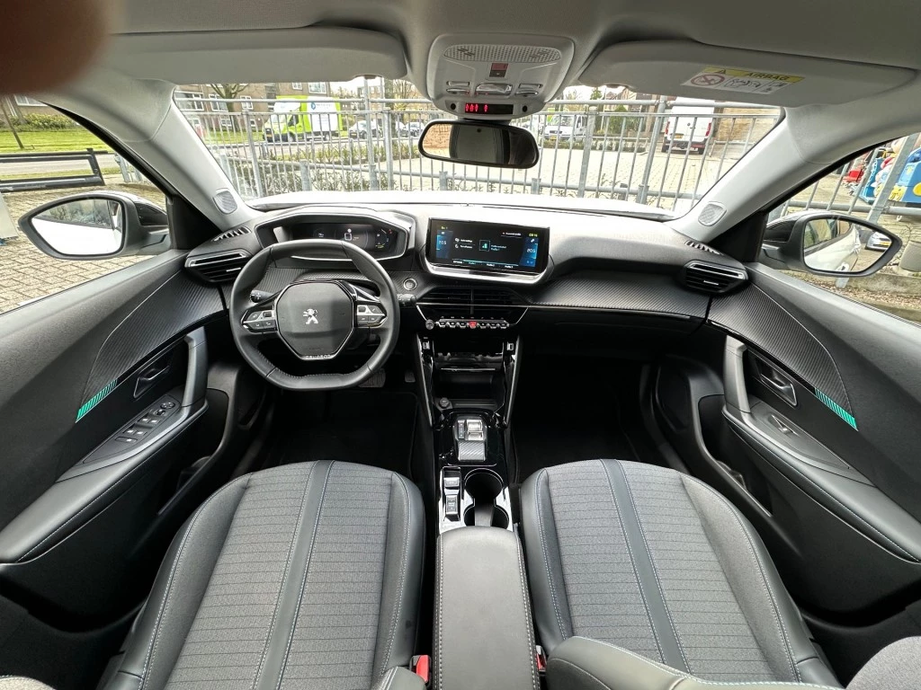 Hoofdafbeelding Peugeot e-2008