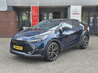Toyota C-HR PHEV 220 PREMIERE EDITION NIEUW DIRECT RIJDEN STOEL/STUURVERW PANODAK KEYLESS HEAD-UP LED KEYLESS BLIND SPOT LED EL-ACHTERKLEP LEER