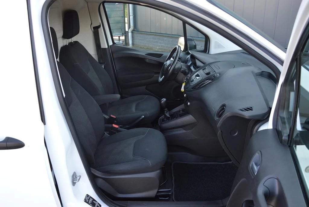 Hoofdafbeelding Ford Transit Courier