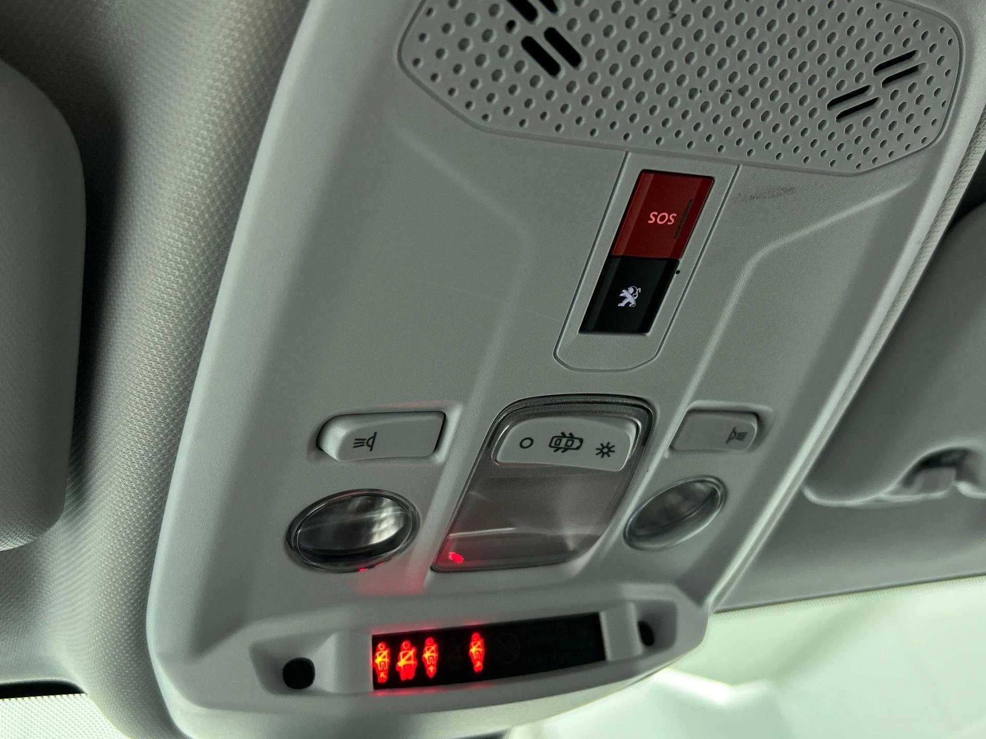 Hoofdafbeelding Peugeot e-208