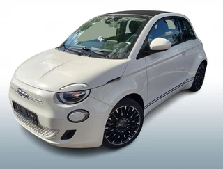 Hoofdafbeelding Fiat 500e Fiat 500e 500 E-Cabrio- Lente Actie nu met 2000 Korting! Rijklaar. 42KW-Snelladen
