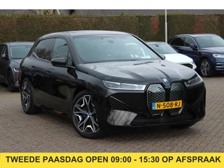 BMW iX xDrive40 High Exe. M Sport 77 kWh / SoH 97,1% / Trekhaak / 360Camera / Head-up / Keyless / Softclose / 20'' / ACC / Laser LED / Navigatie / Stoelverwarming+Stuurverwarming / Stoelventilaite