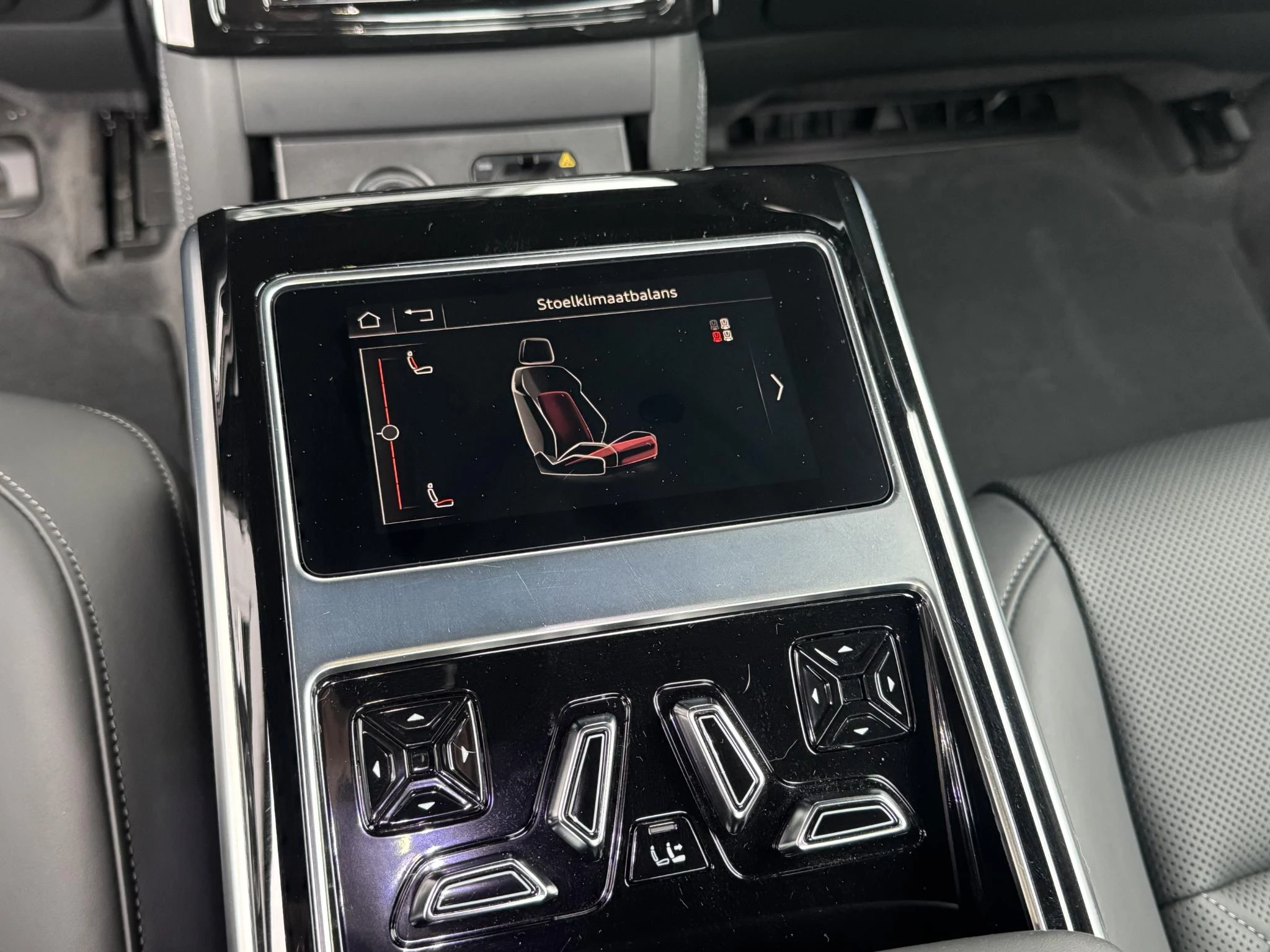 Hoofdafbeelding Audi A8