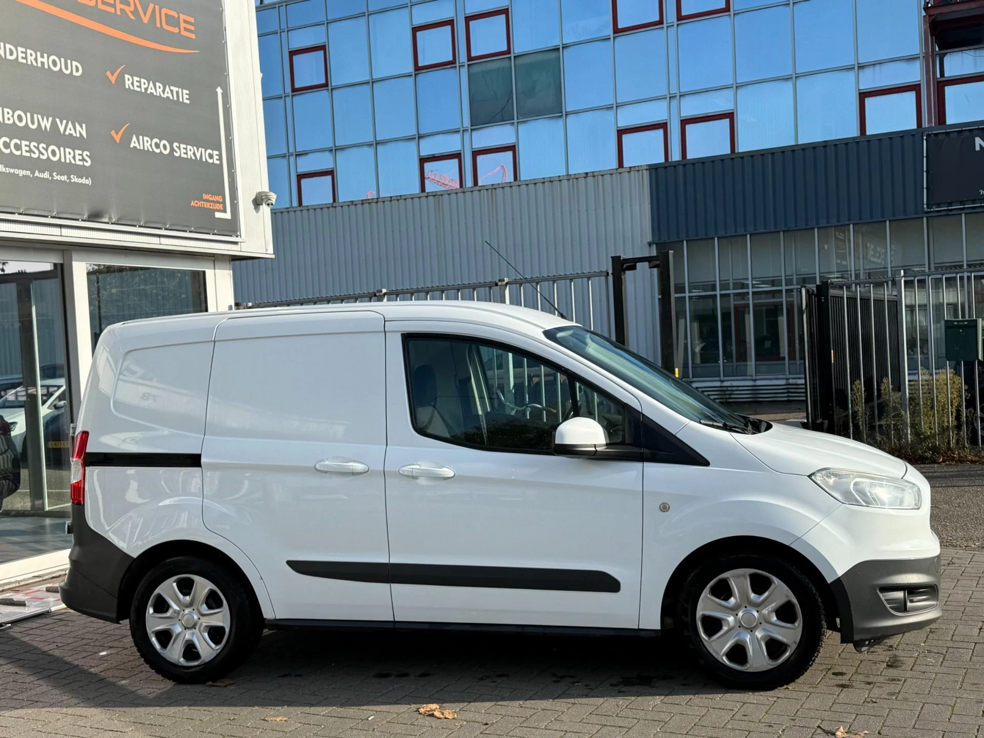 Hoofdafbeelding Ford Transit Courier