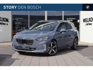 Hoofdafbeelding BMW 2 Serie BMW 2 Serie Active Tourer 225e xDrive Automaat / Trekhaak / Sportstoelen / Achteruitrijcamera / Adaptieve LED / Comfort Access / Stoelverwarming / Stuurverwarming