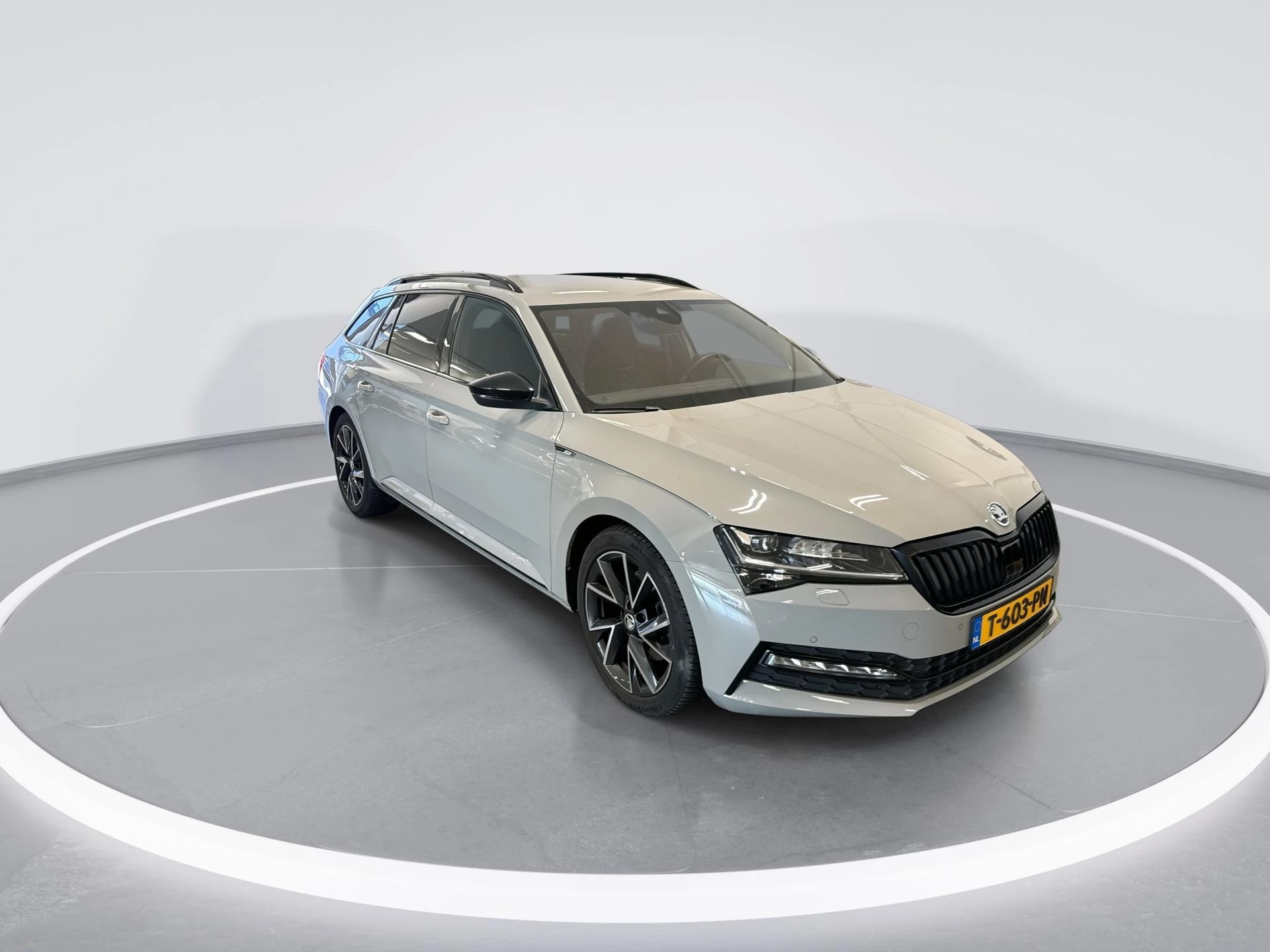 Hoofdafbeelding Škoda Superb