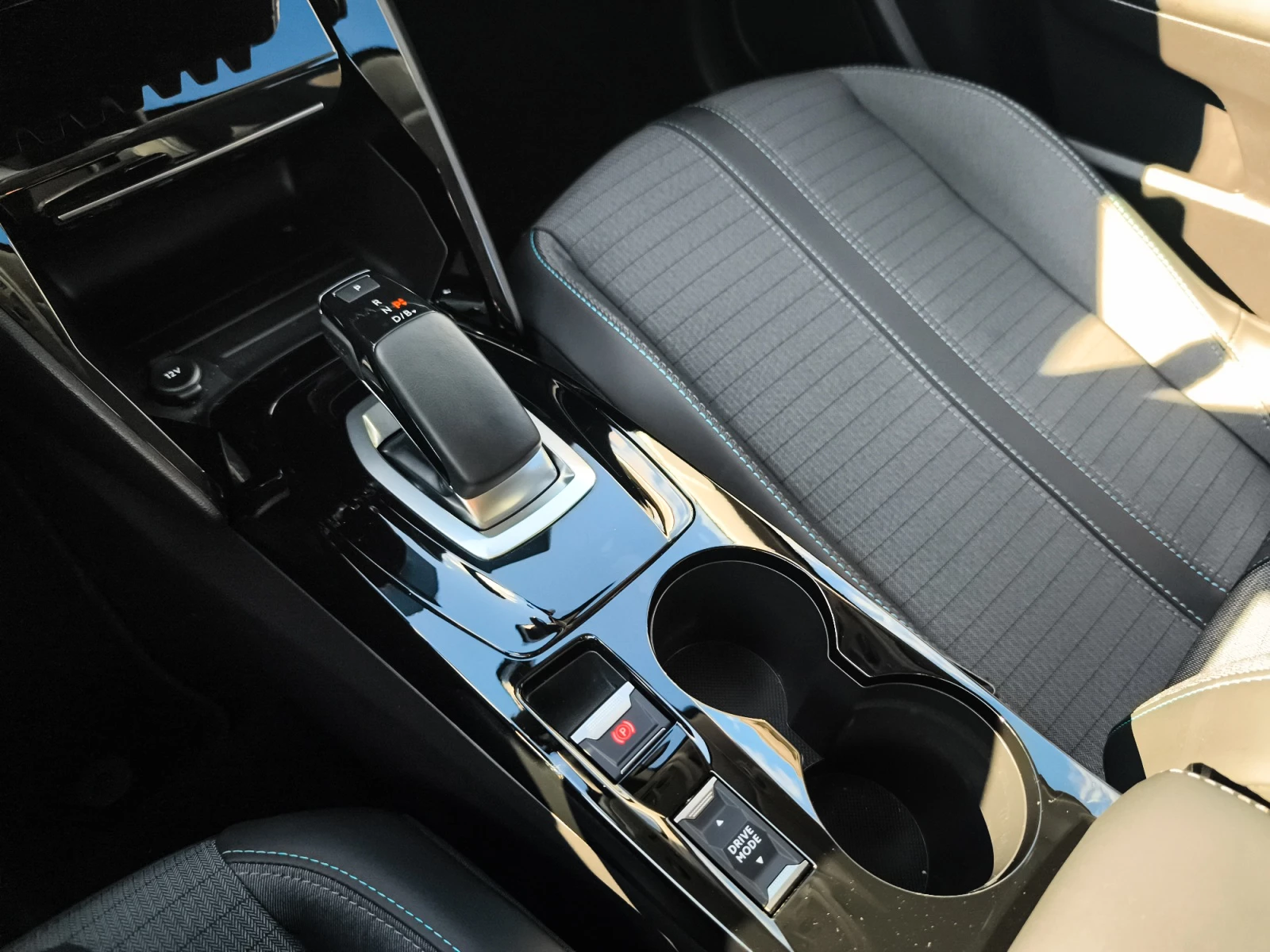 Hoofdafbeelding Peugeot e-208