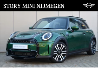 MINI Cooper S Hatchback Classic Automaat / Panoramadak / Sportstoelen / Achteruitrijcamera / LED / Stoelverwarming / Harman-Kardon