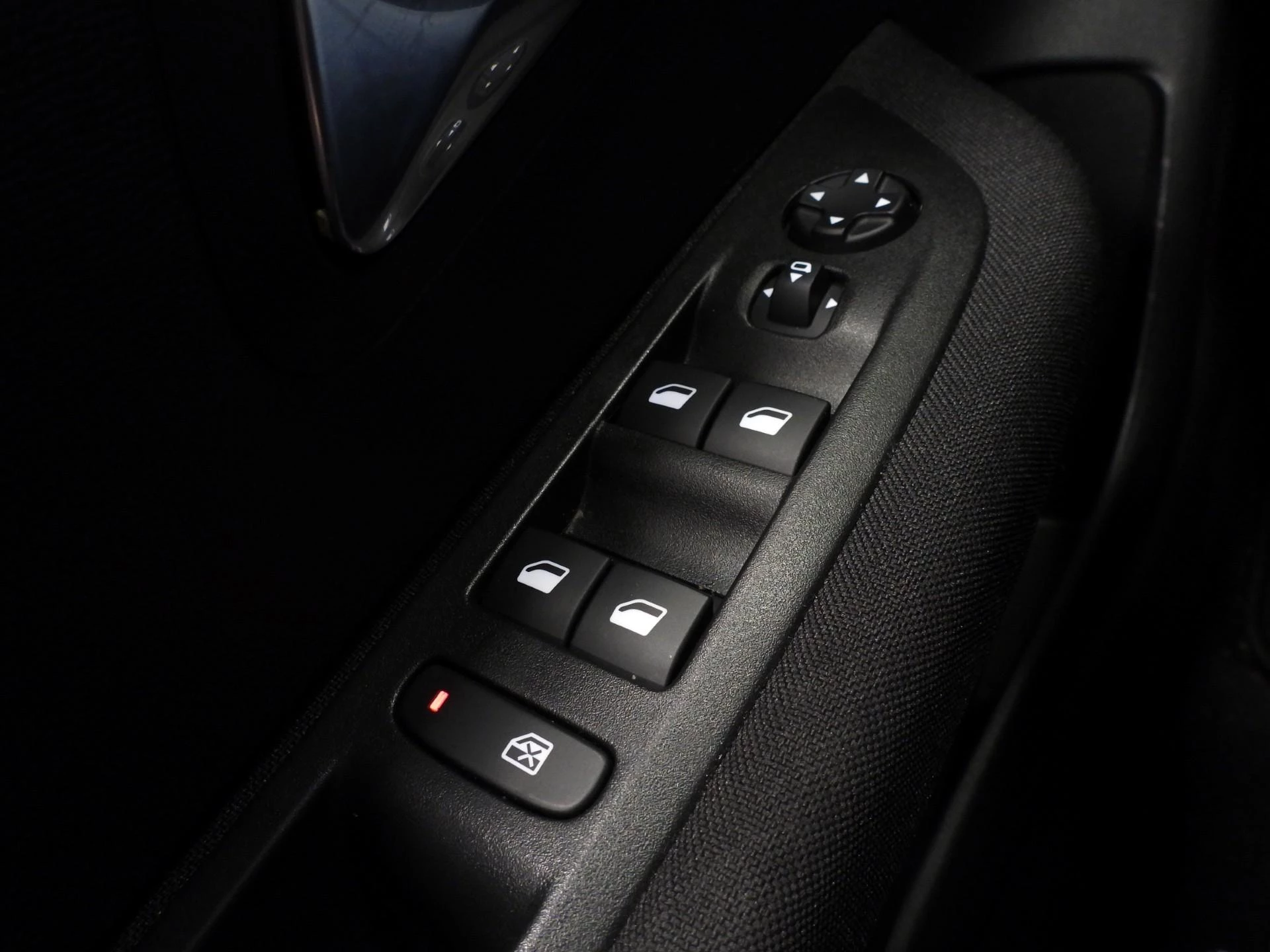 Hoofdafbeelding Peugeot e-208