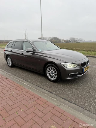 BMW 3-serie Touring 318d High Executive