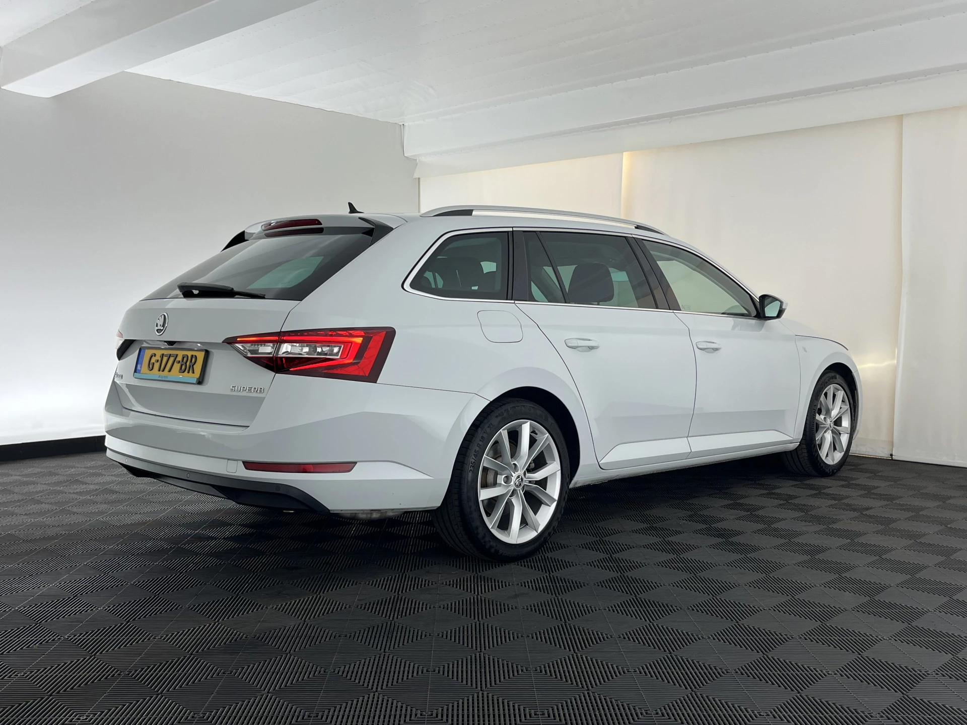 Hoofdafbeelding Škoda Superb