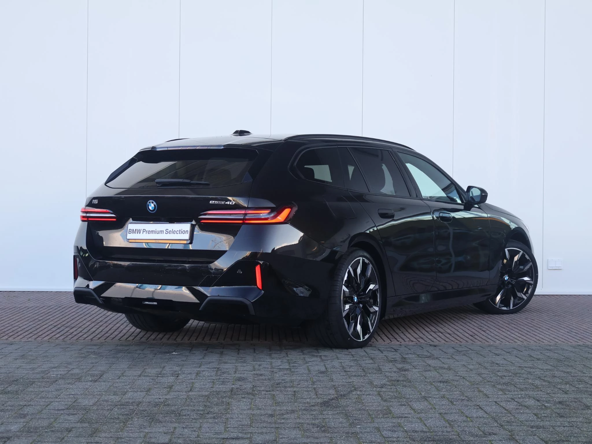 Hoofdafbeelding BMW i5