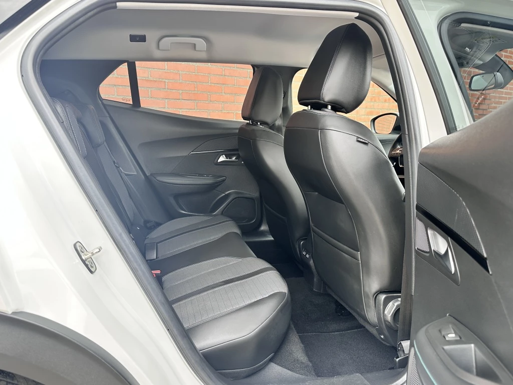 Hoofdafbeelding Peugeot e-2008