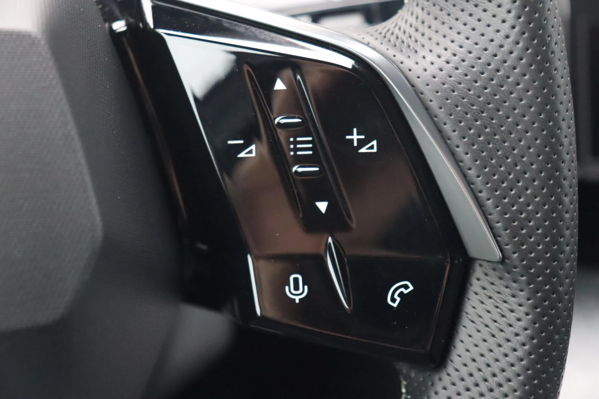 Hoofdafbeelding Peugeot e-3008