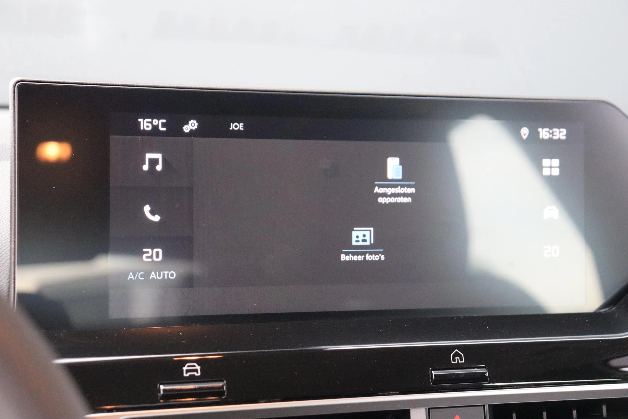 Hoofdafbeelding Citroën ë-C4