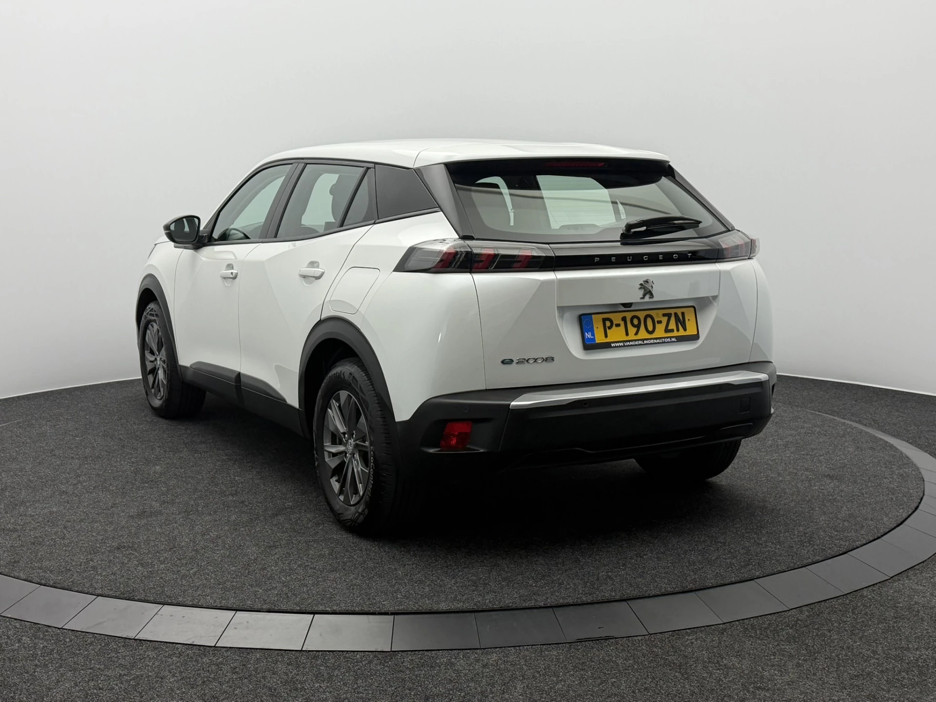 Hoofdafbeelding Peugeot e-2008