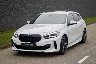 Hoofdafbeelding BMW 1 Serie BMW 1-serie 120i M Sport| Pano - Digital - LED - Camera -Vol