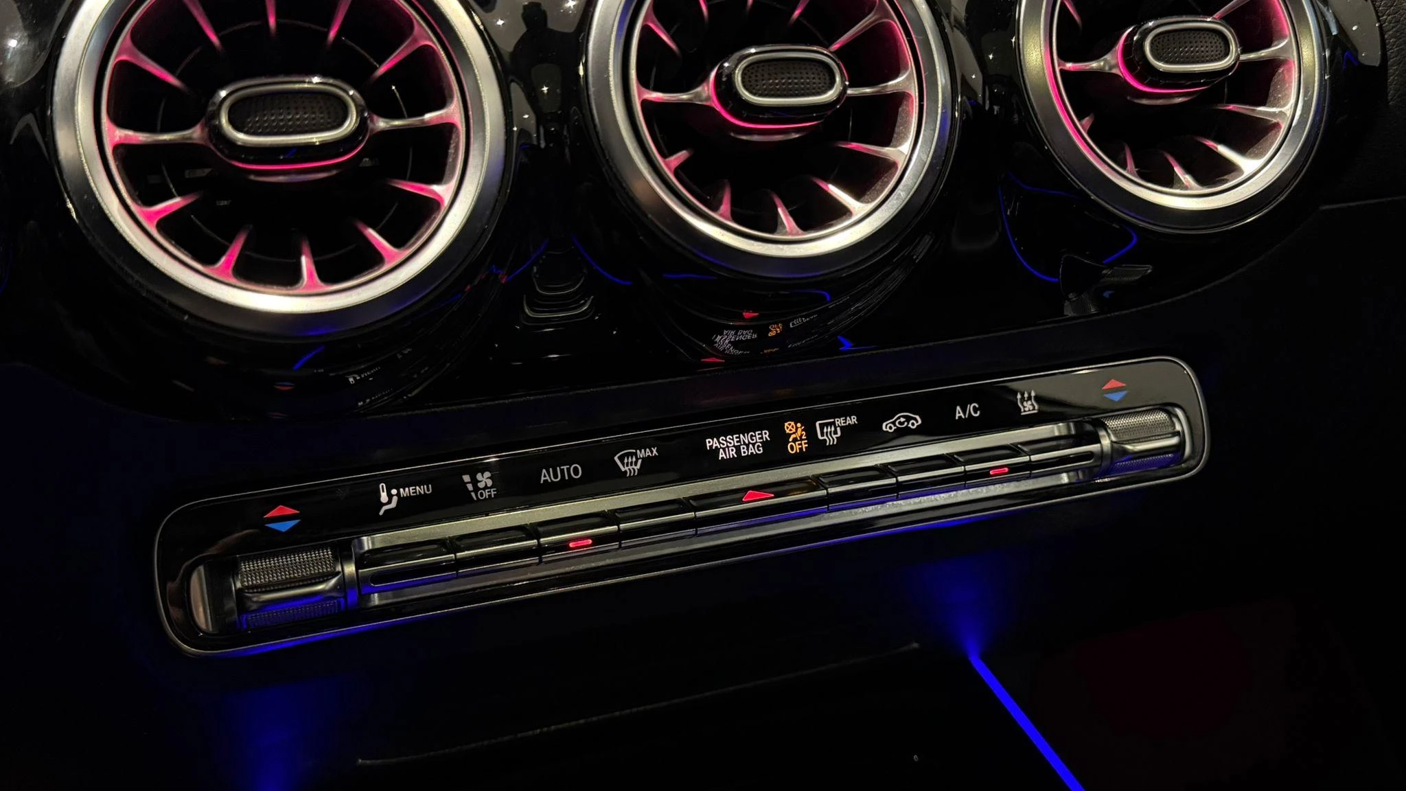 Hoofdafbeelding Mercedes-Benz EQA