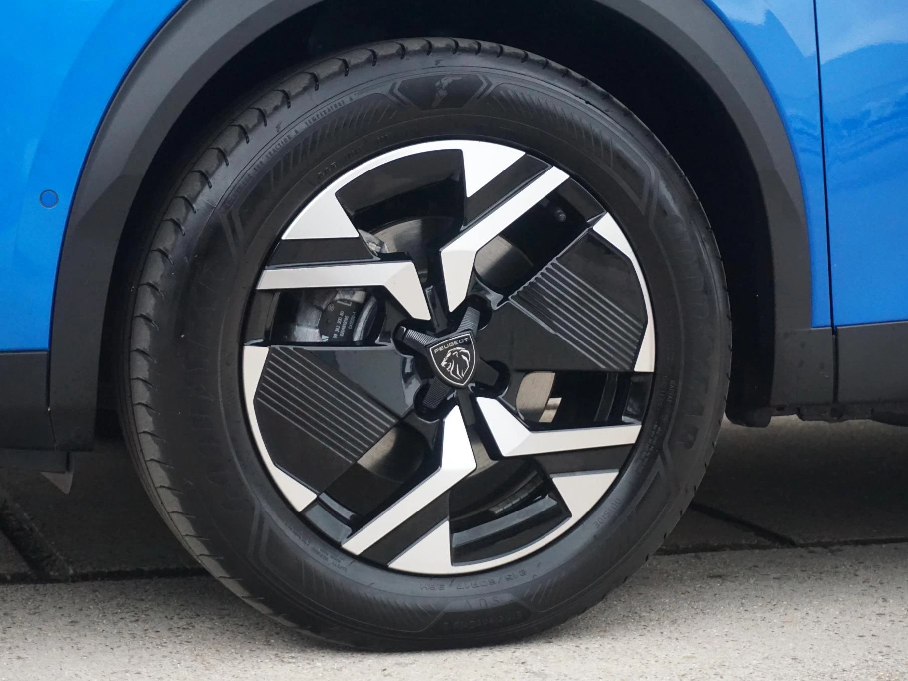 Hoofdafbeelding Peugeot e-2008