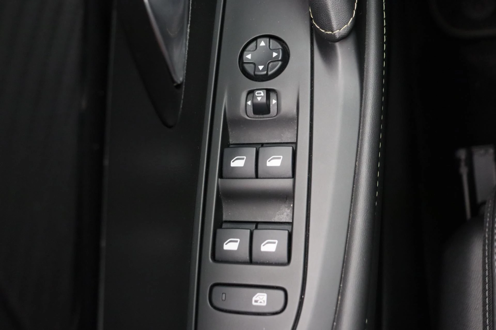 Hoofdafbeelding Peugeot e-208
